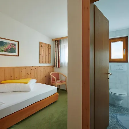 Hotell Roggal 4*