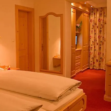Hotell Roggal 4*